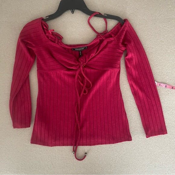 BCBGMAXAZRIA Red Cold Shoulder Knit Top Size Small - Picture 2 of 10